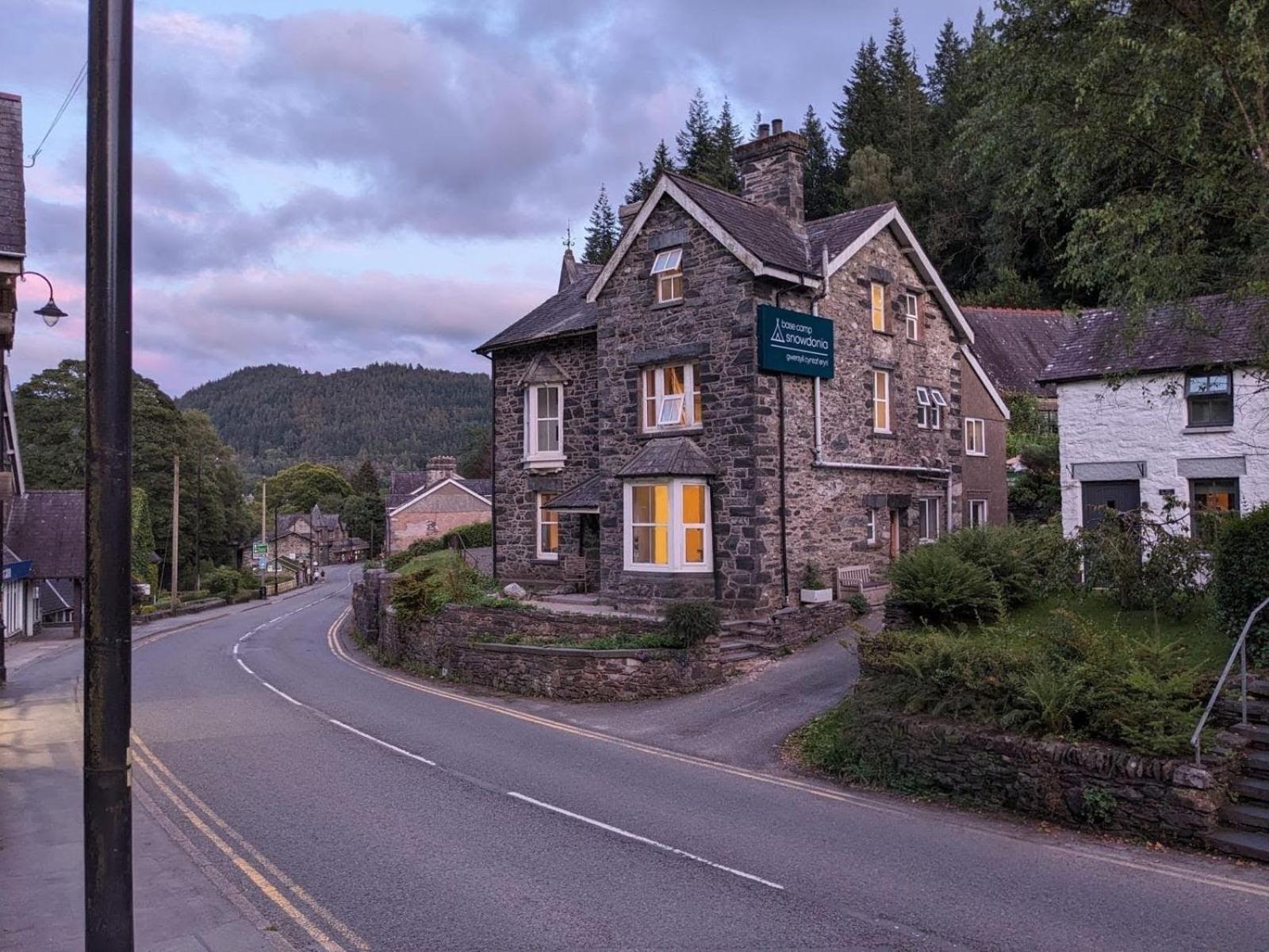 Ostello Base Camp Snowdonia, Gwersyll Cyntaf Eryri Betws-y-Coed Esterno foto